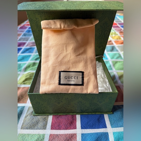 🪞 GUCCI BEAUTY  HAND MIRROR WITH FLORAL POUCH 🪞 NWOT 🪞 - Picture 9 of 16